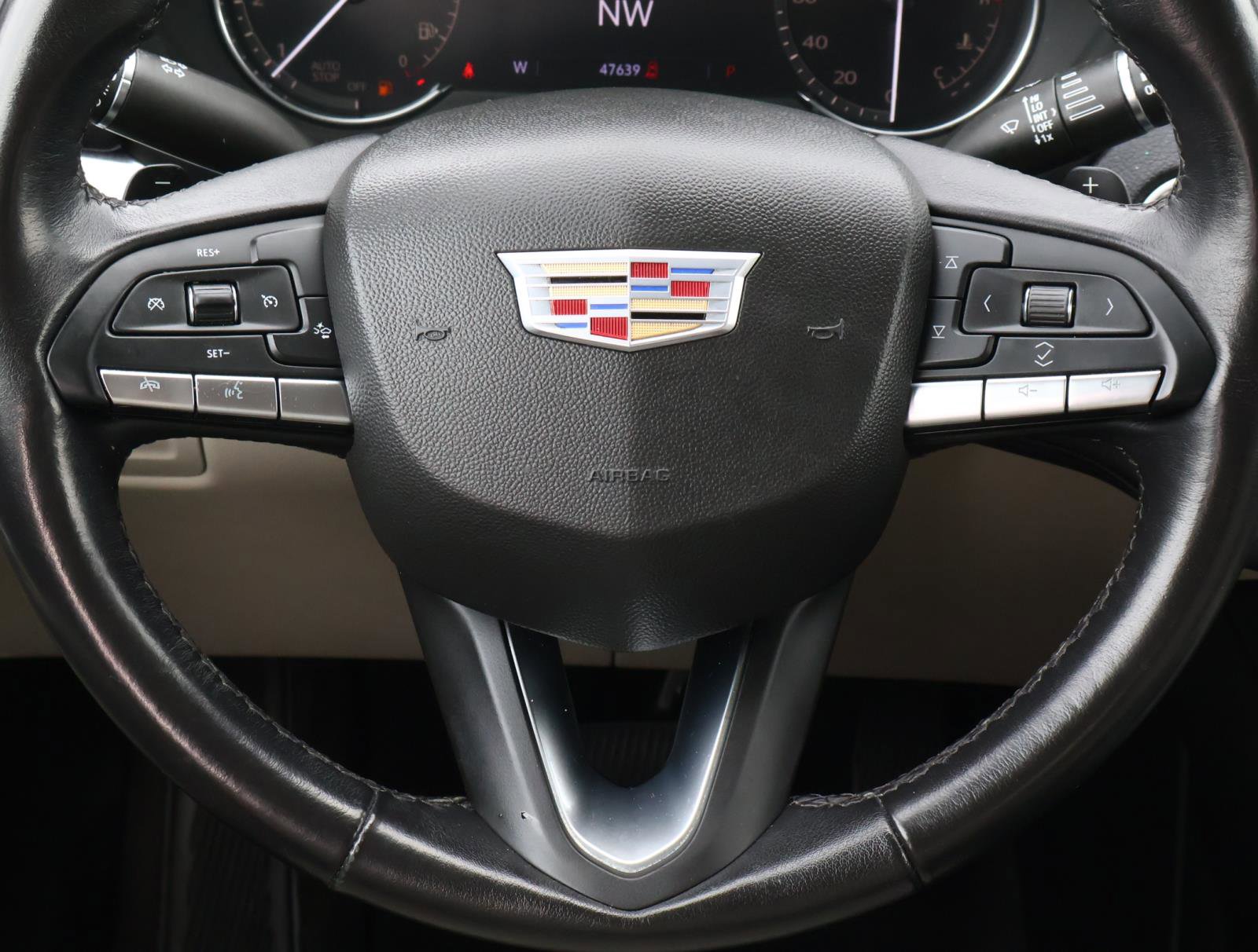 Used 2022 Cadillac XT4 Luxury FWD image 13