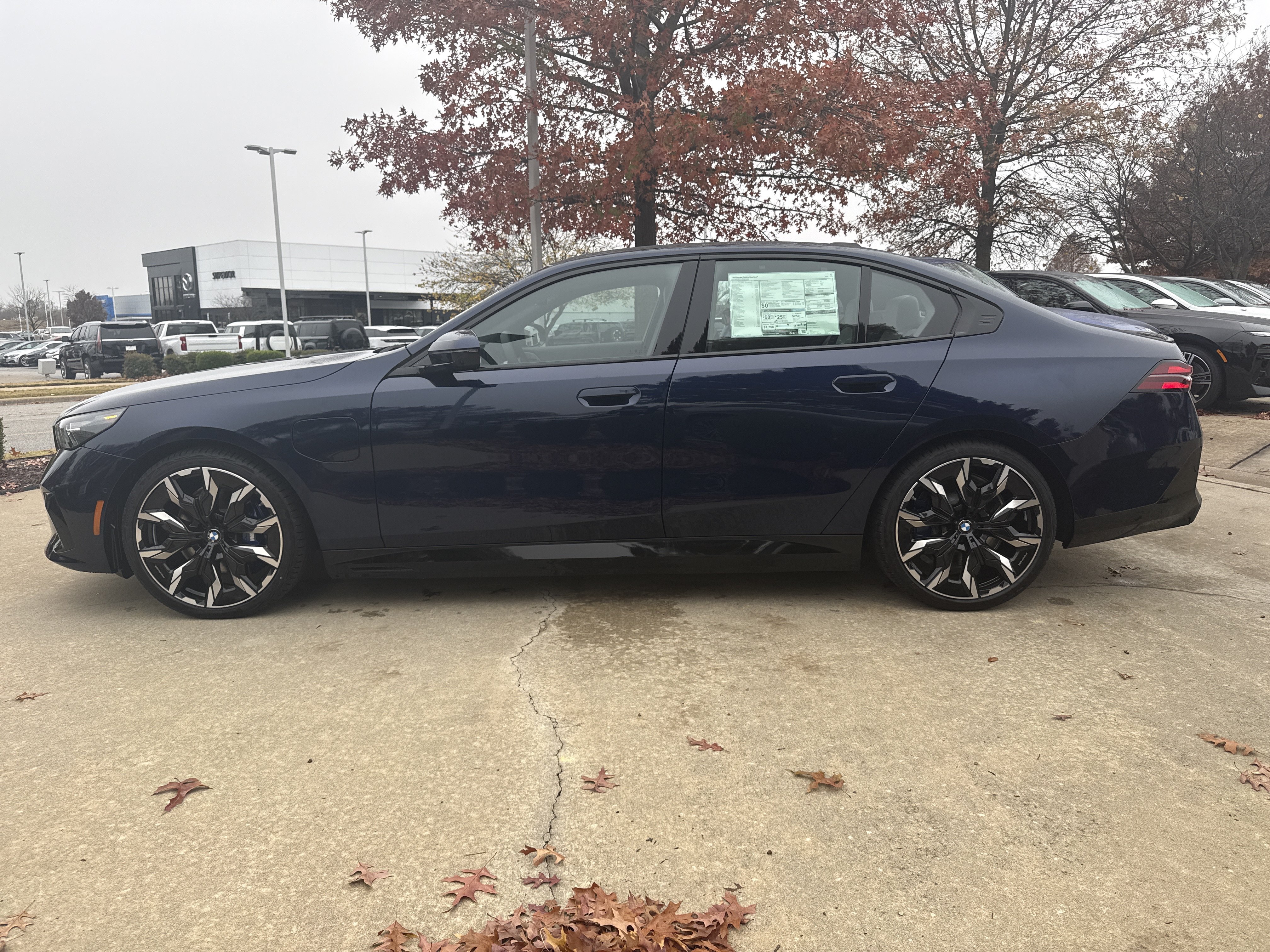 New 2026 BMW 550e xDrive image 2
