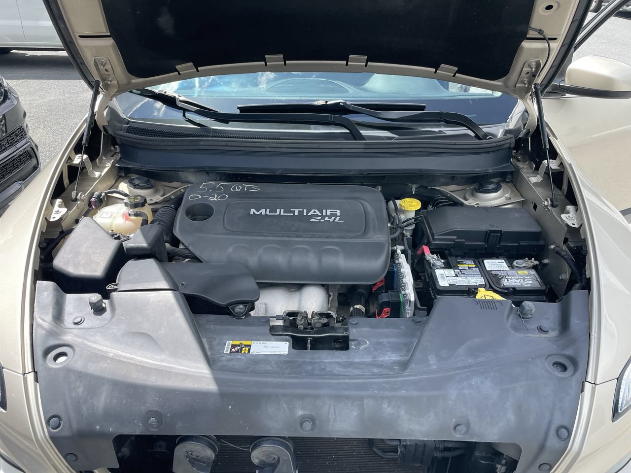 Used 2014 Jeep Cherokee Latitude AWD/4WD image 39