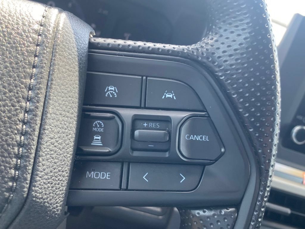 Used 2025 Toyota Tacoma SR5 AWD/4WD image 26