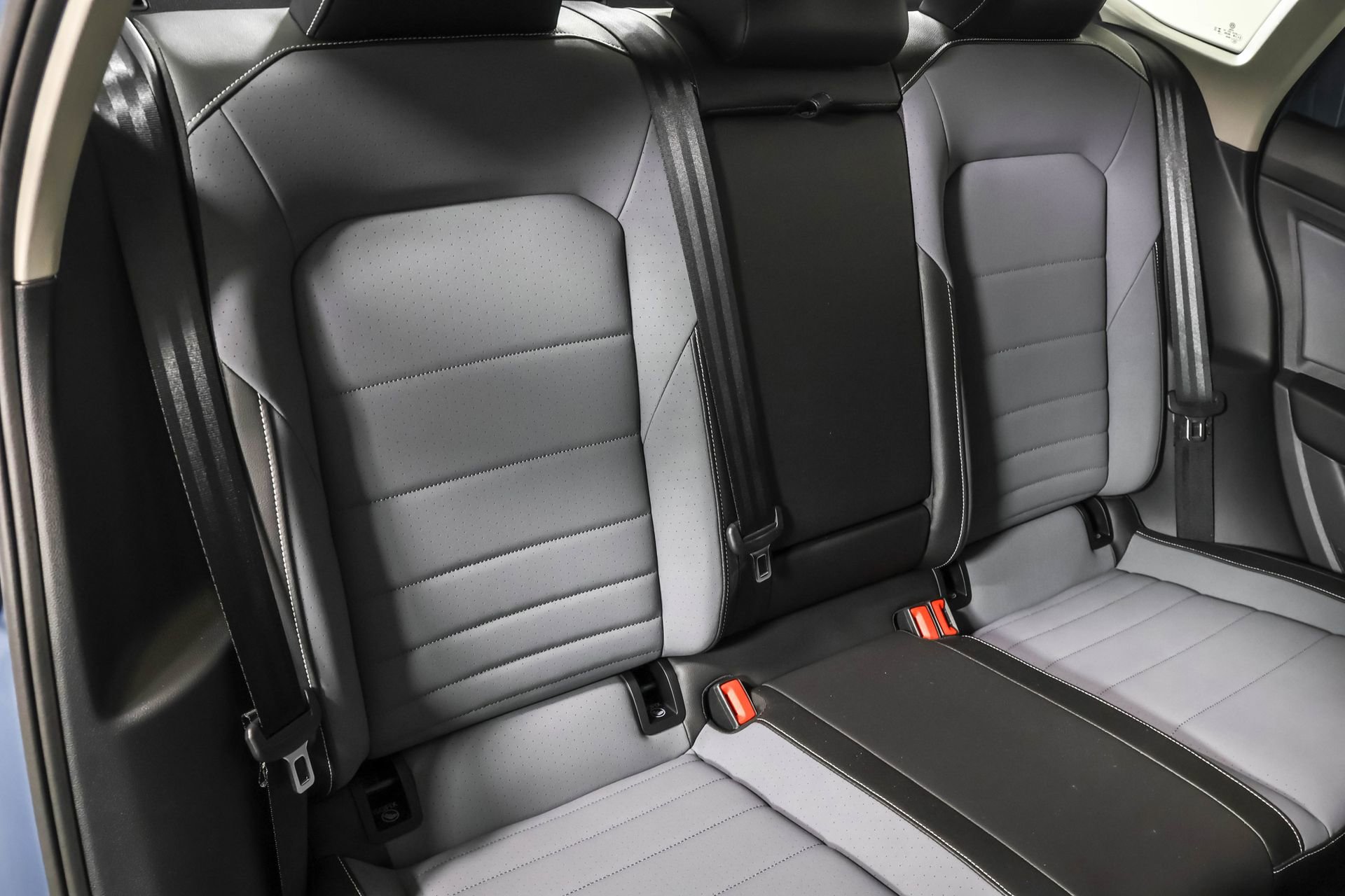 Used 2025 Volkswagen Jetta SE w/ Black Wheel Package image 41