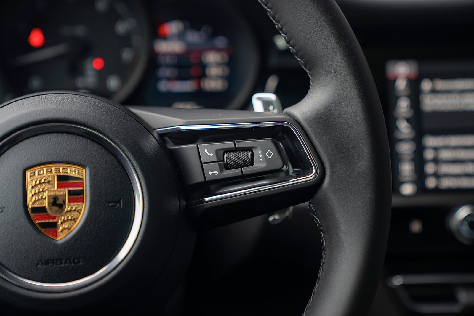 Certified 2026 Porsche Macan AWD/4WD image 8
