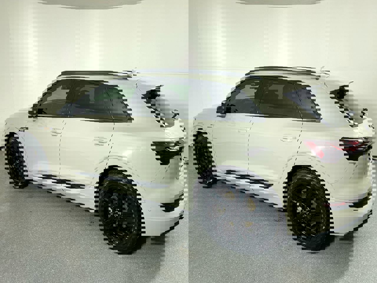 Certified 2021 Audi e-tron Premium w/ Convenience Plus Package image 32