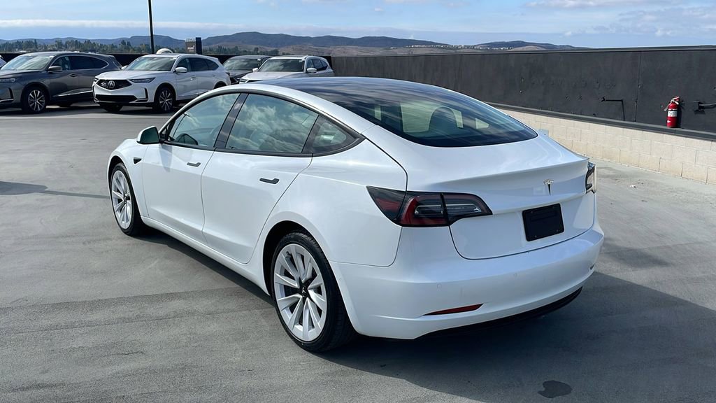 Used 2022 Tesla Model 3 Standard Range image 3