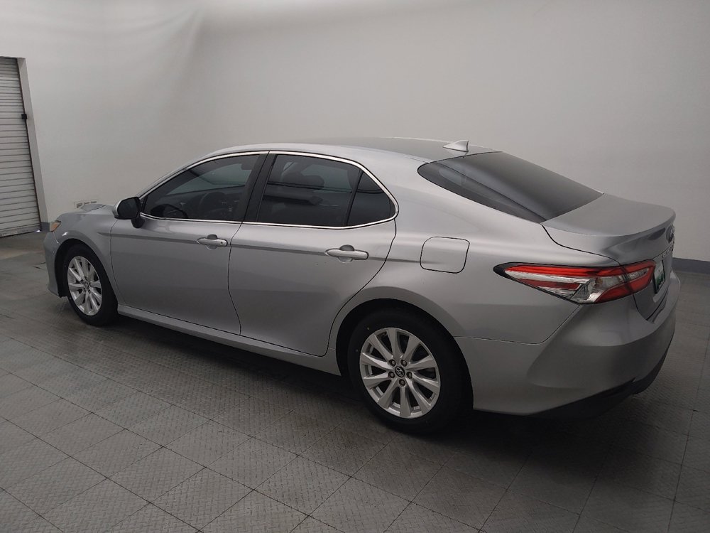 Used 2019 Toyota Camry LE image 3