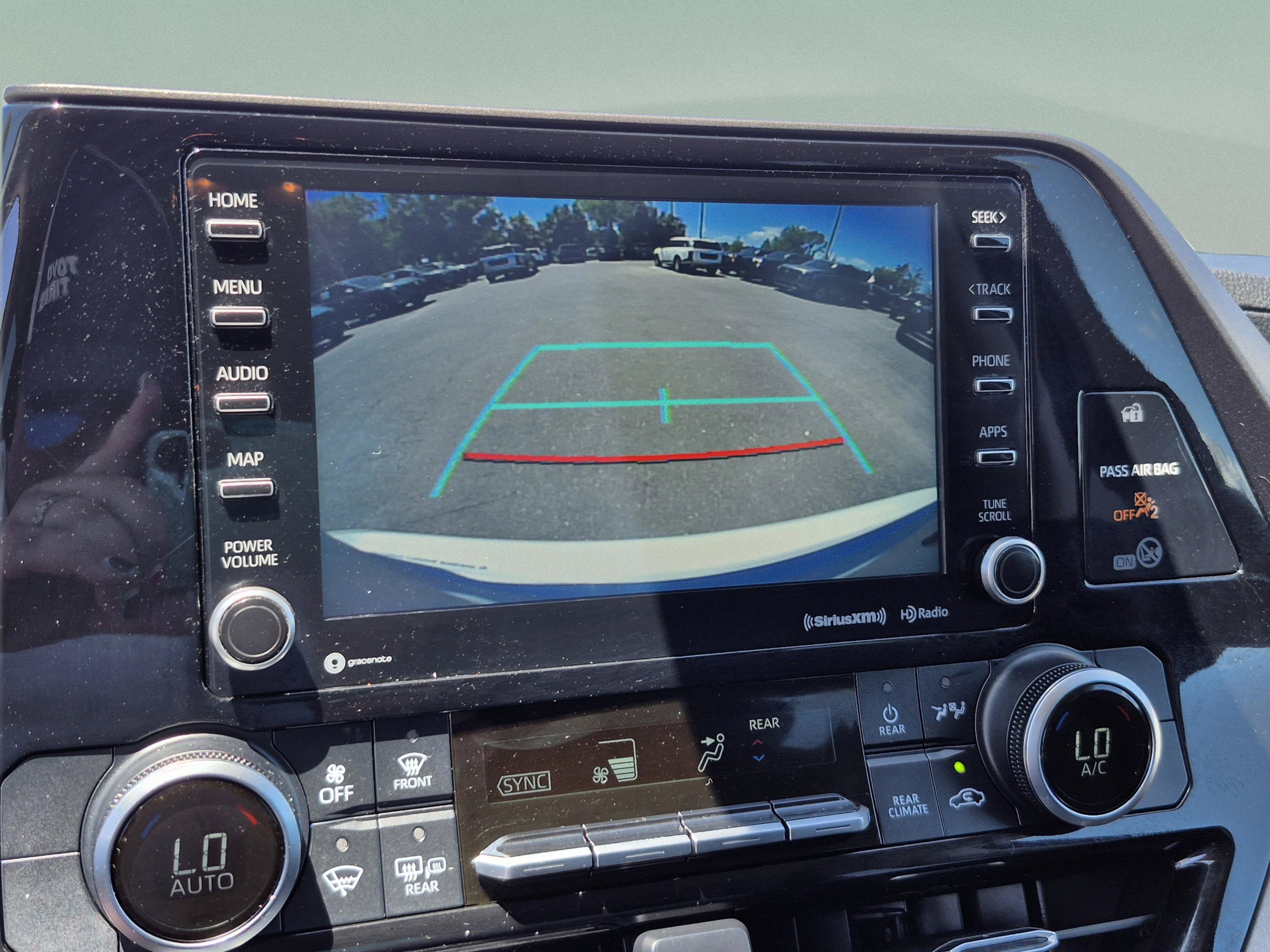Used 2021 Toyota Highlander LE FWD image 24