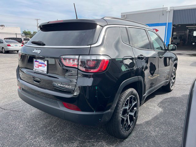 Used 2025 Jeep Compass Limited AWD/4WD image 4