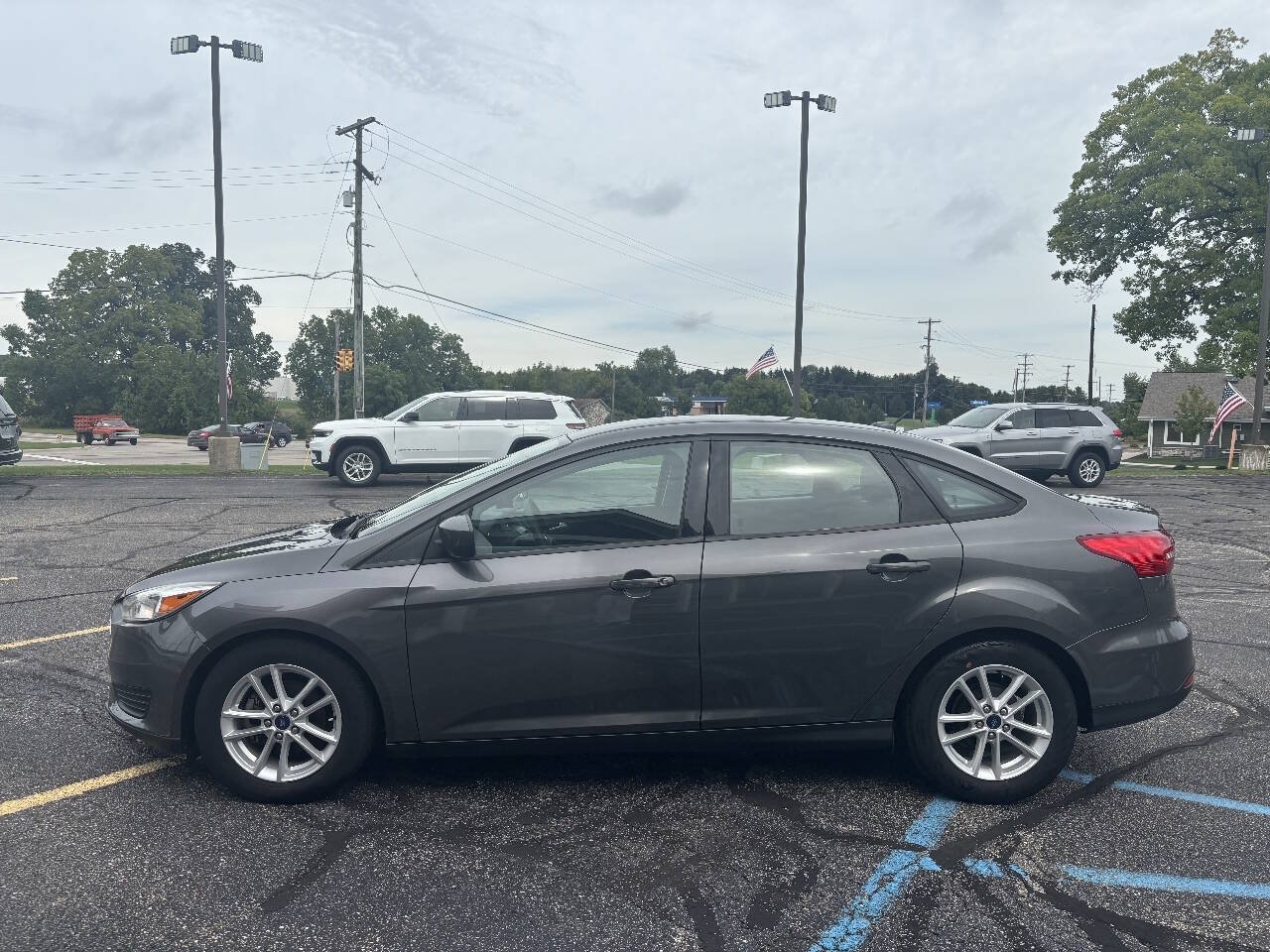 Used 2018 Ford Focus SE FWD image 1