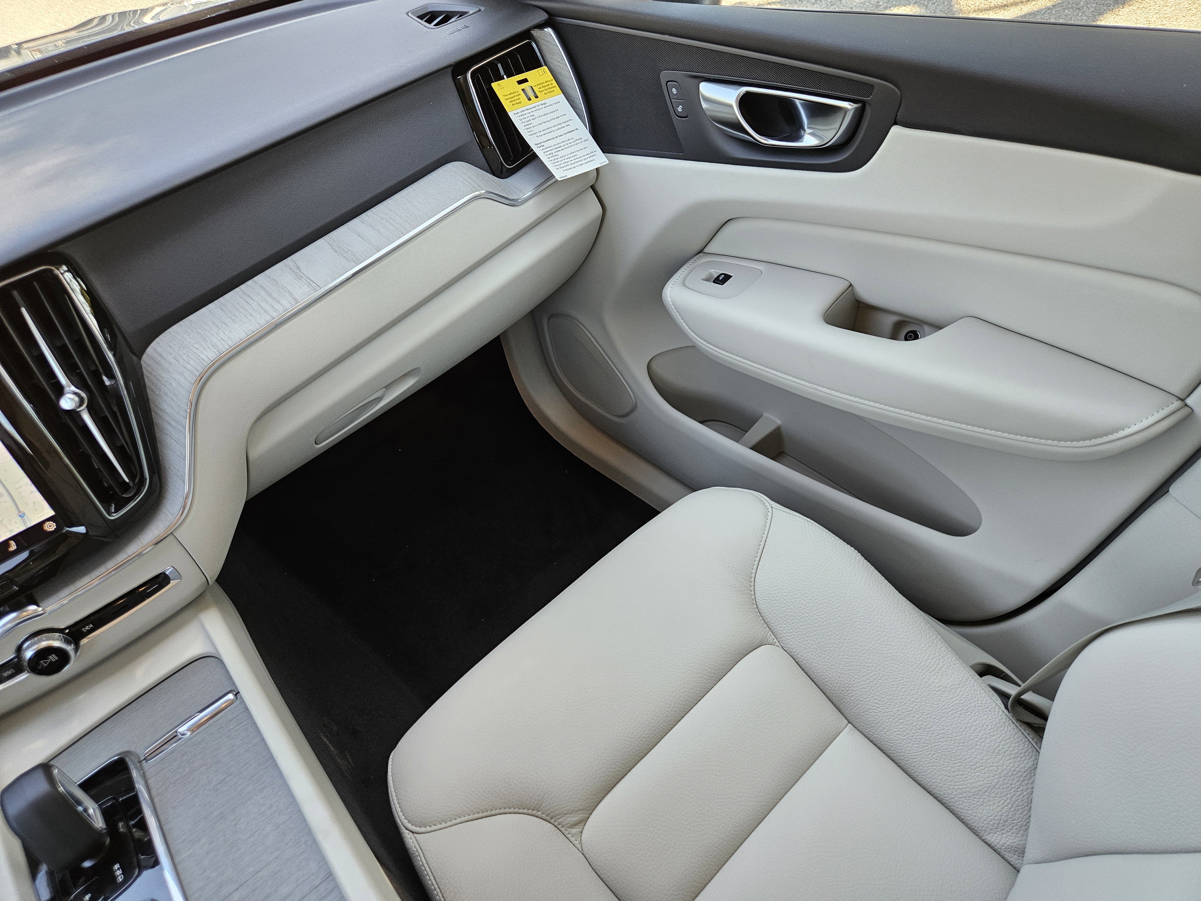 New 2025 Volvo XC60 B5 Plus w/ Protection Package Premier image 18