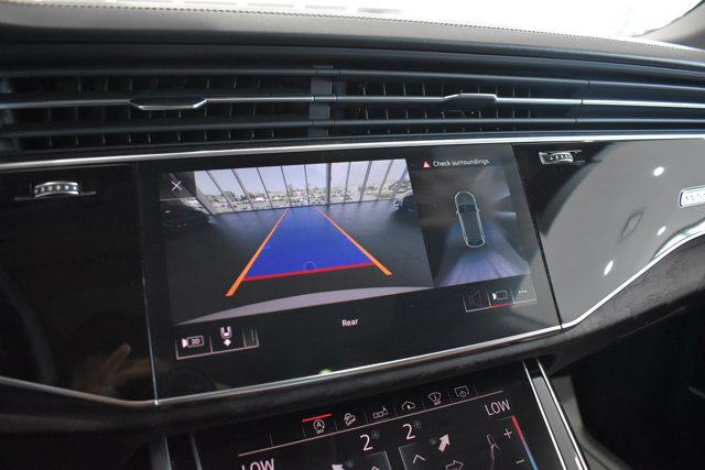 Used 2020 Audi Q8 Prestige AWD/4WD image 17