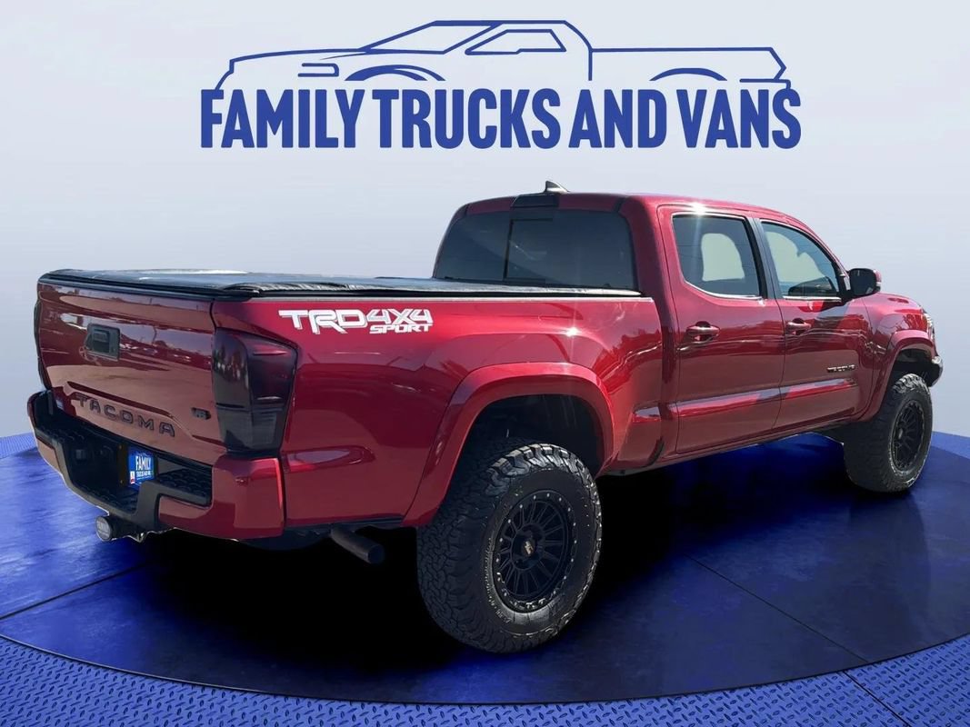 Used 2017 Toyota Tacoma TRD Sport AWD/4WD image 5