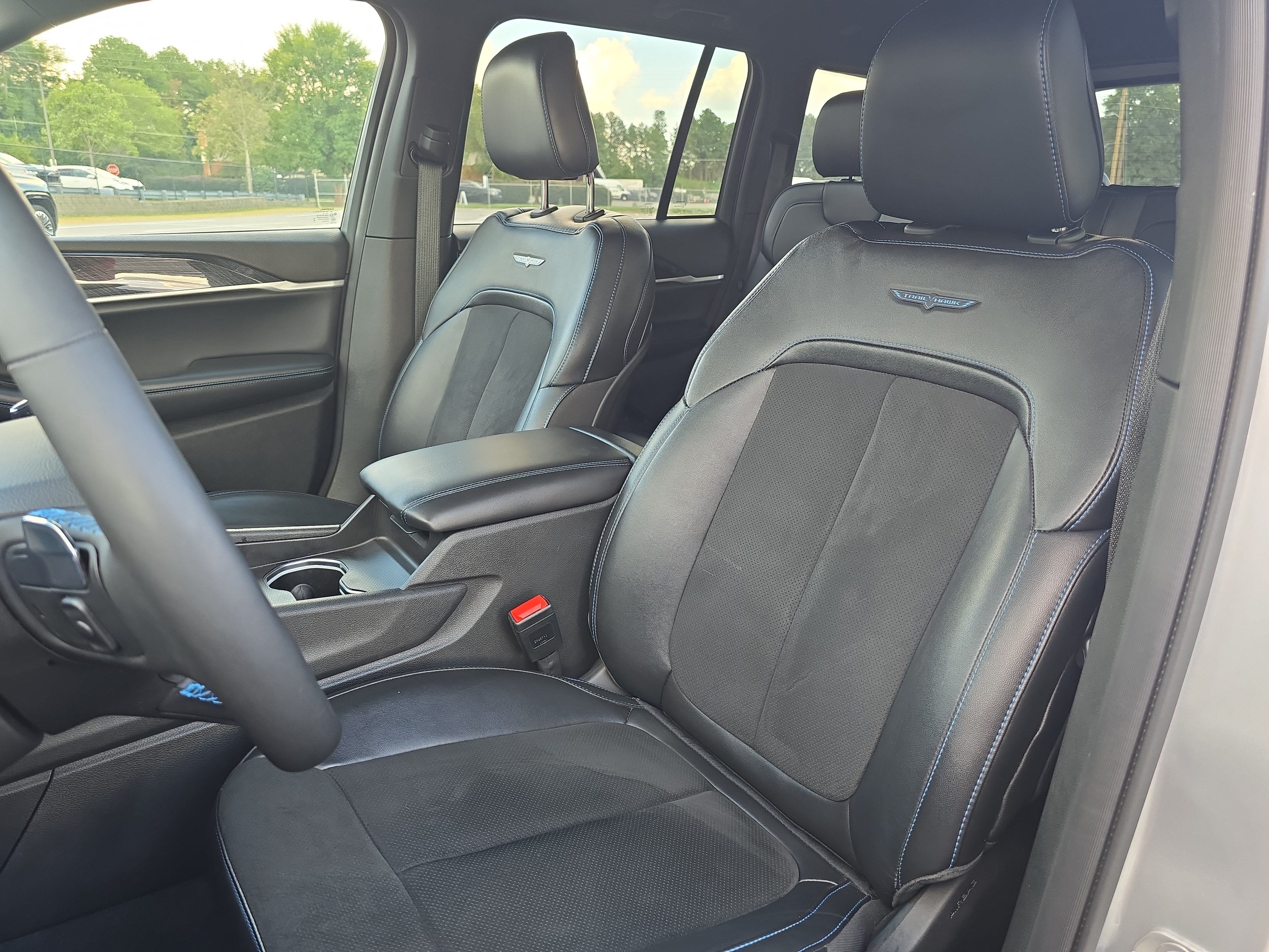 Used 2024 Jeep Grand Cherokee Trailhawk AWD/4WD image 14