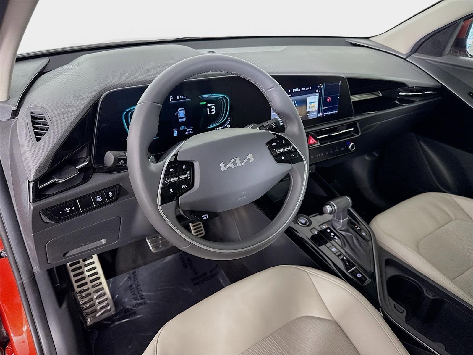 Certified 2023 Kia Niro EX Touring FWD image 9