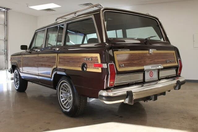 Used 1989 Jeep Grand Wagoneer image 3