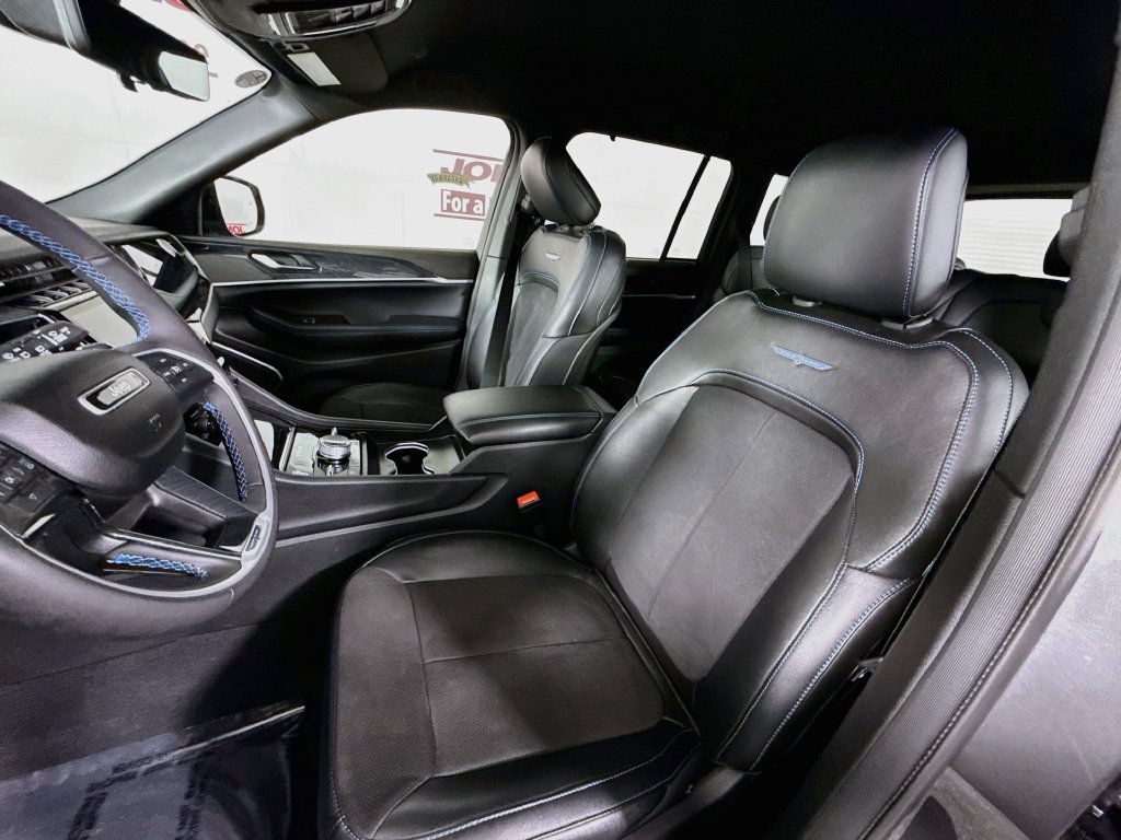 Used 2024 Jeep Grand Cherokee Trailhawk w/ Luxury Tech Group III AWD/4WD image 27