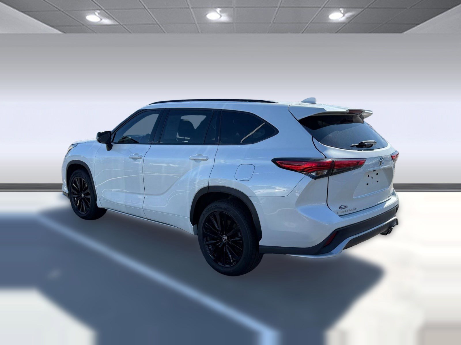 Used 2023 Toyota Highlander XSE image 3