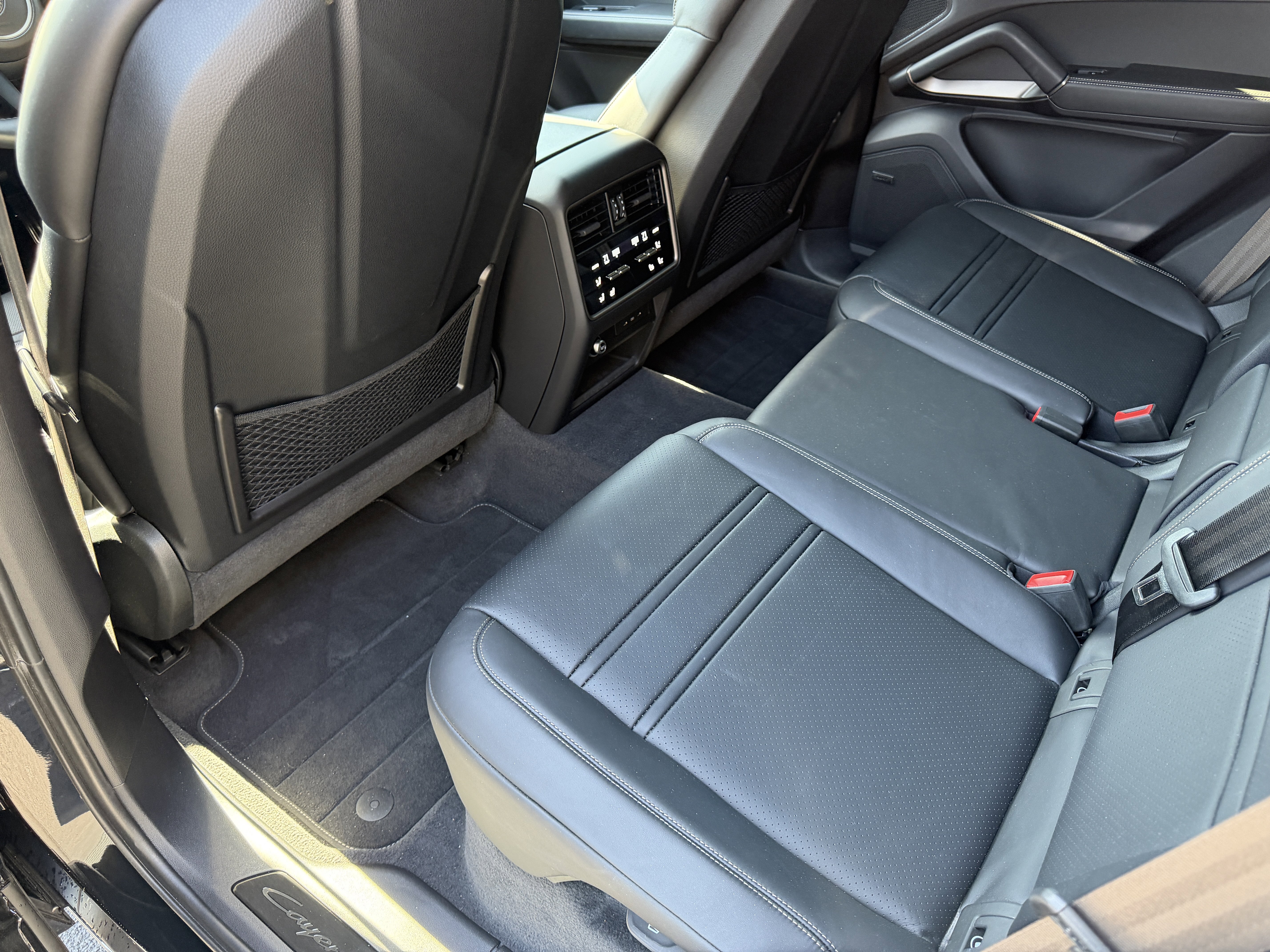 Used 2025 Porsche Cayenne Turbo image 19