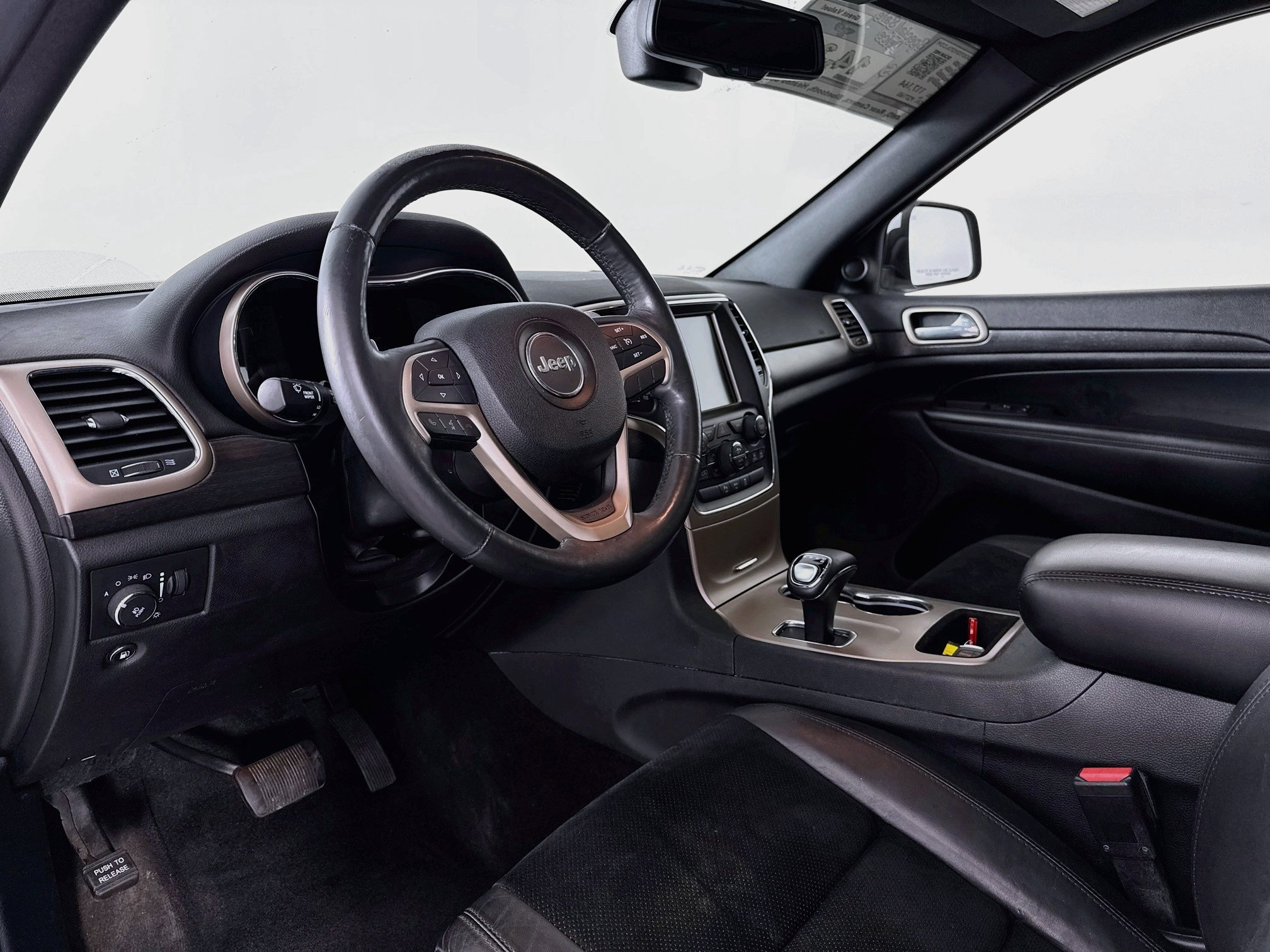 Used 2015 Jeep Grand Cherokee Altitude AWD/4WD image 9