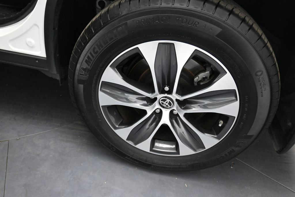 Used 2023 Toyota Highlander XLE AWD/4WD image 12