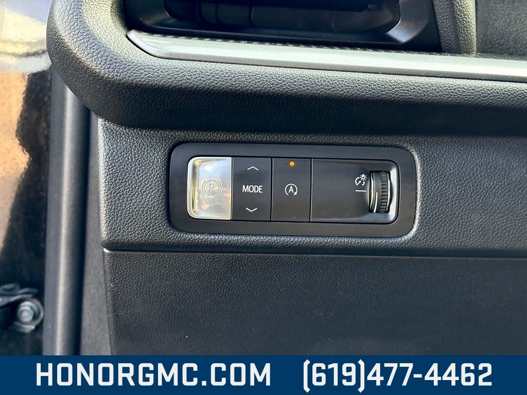 Used 2024 Chevrolet Traverse LT image 13