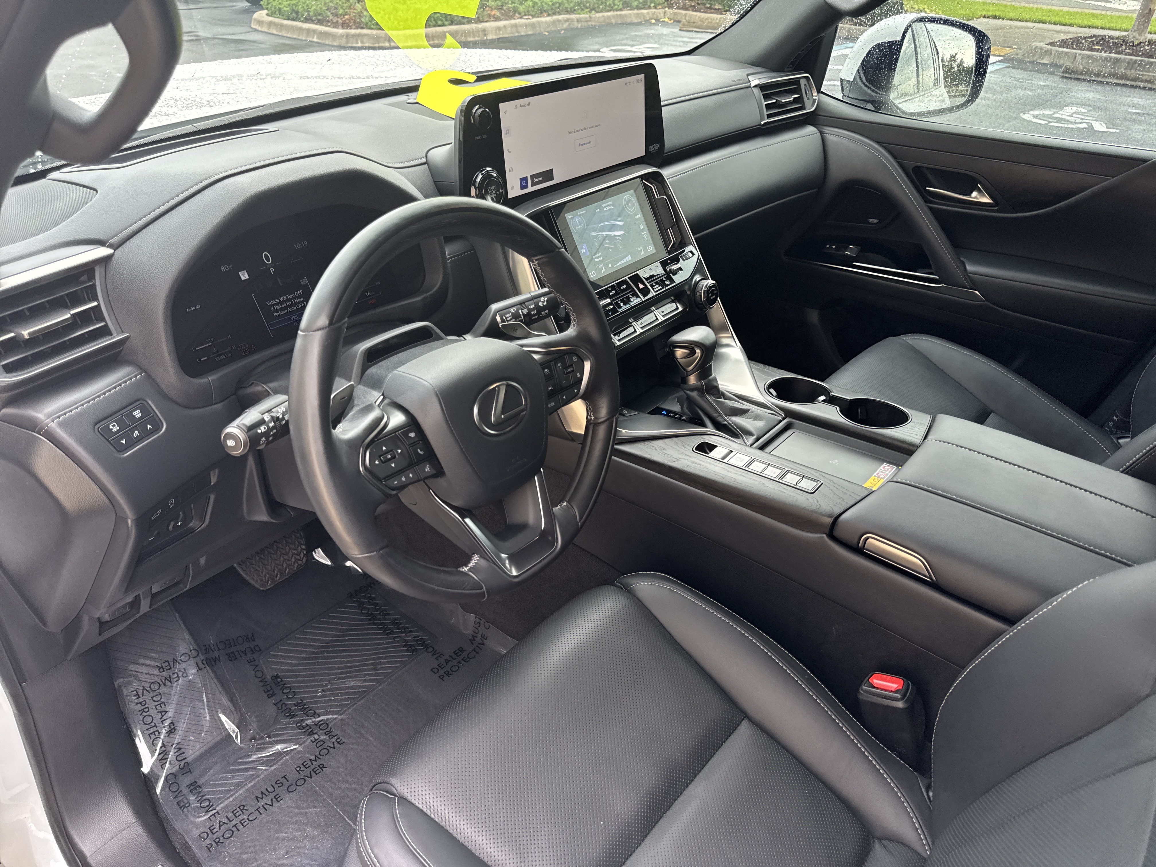 Used 2025 Lexus LX 600 4WD w/ Luxury Package image 9