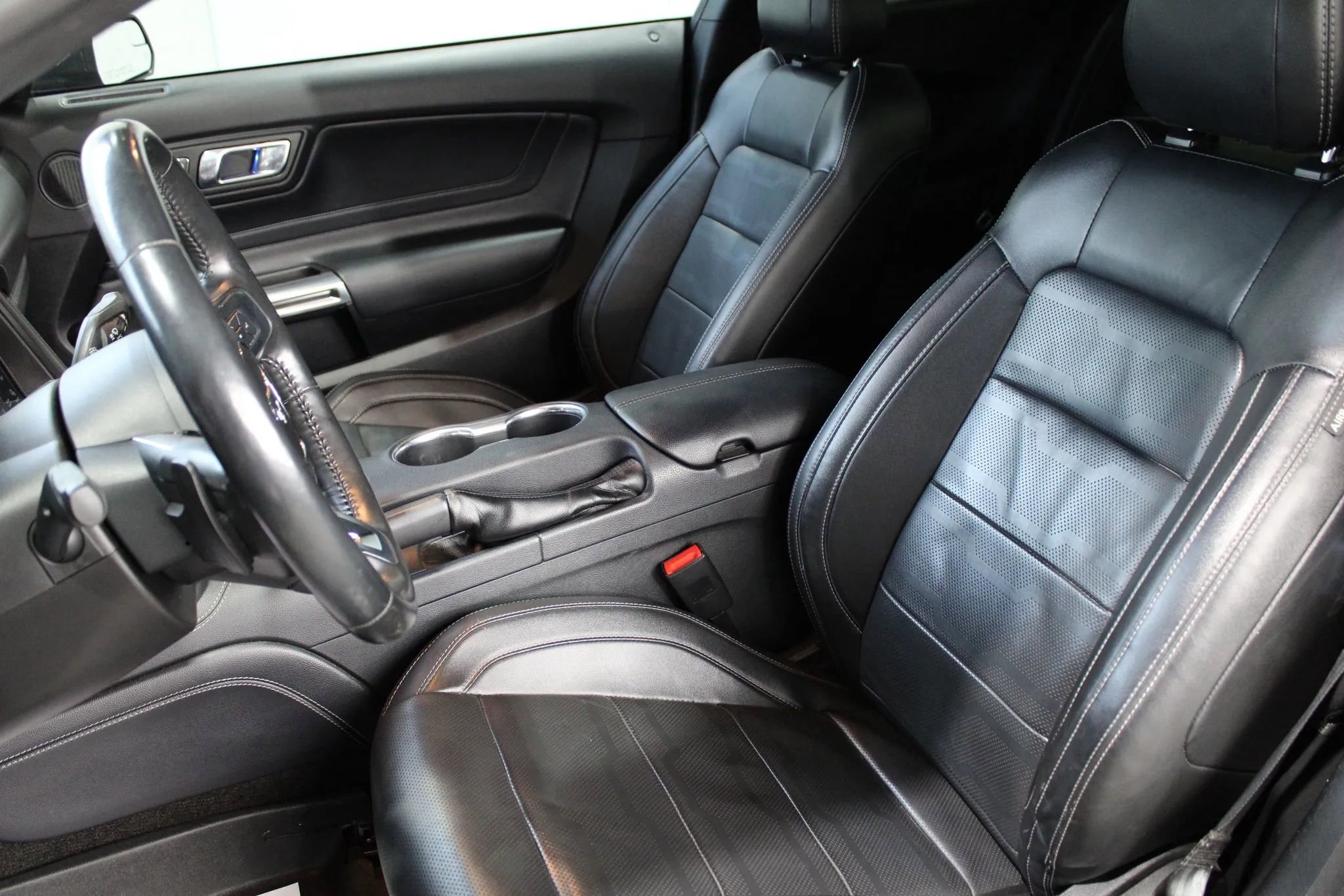 Used 2018 Ford Mustang GT Premium w/ Equipment Group 401A RWD image 17