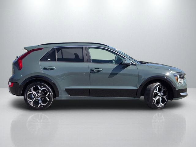 Used 2025 Kia Niro EX Touring image 3