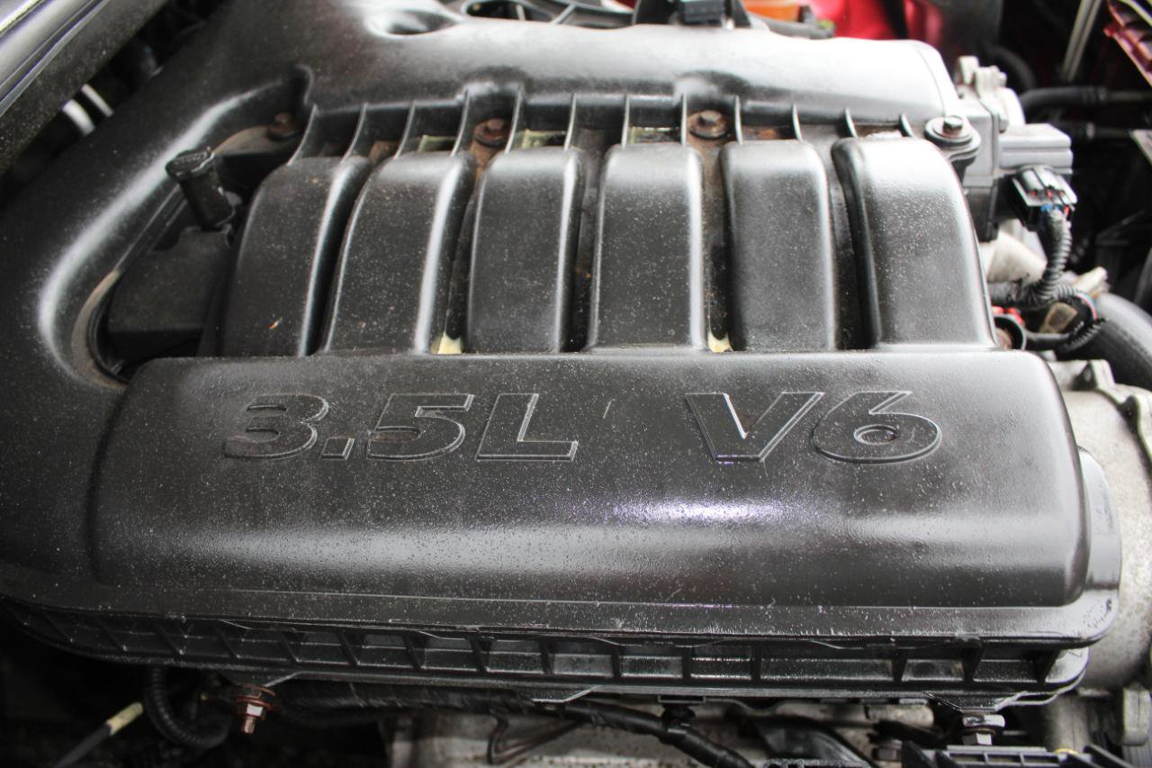 Used 2010 Dodge Challenger SE RWD image 23
