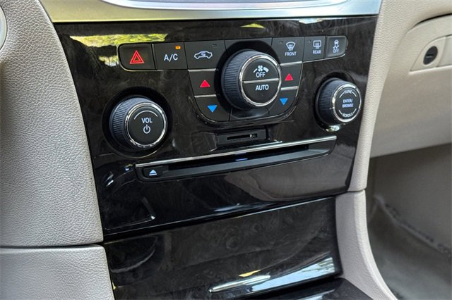 Used 2014 Chrysler 300 image 21