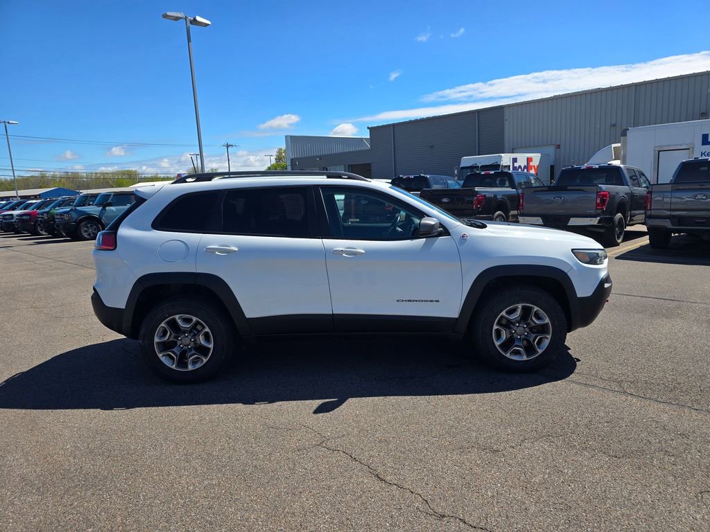 Used 2019 Jeep Cherokee Trailhawk w/ Cold Weather Group AWD/4WD image 4