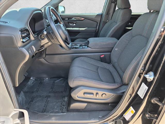 Used 2025 Honda Pilot Sport image 16