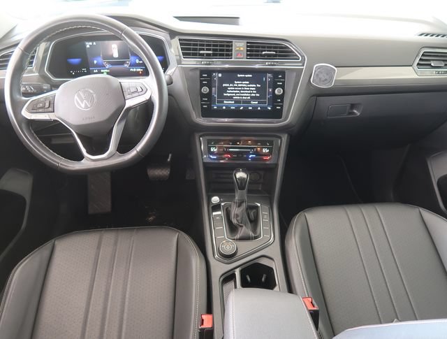 Used 2023 Volkswagen Tiguan SE AWD/4WD image 10