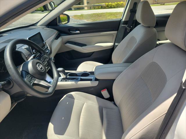 Used 2024 Nissan Altima 2.5 SV FWD image 17