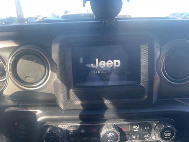 Used 2023 Jeep Wrangler Willys image 9