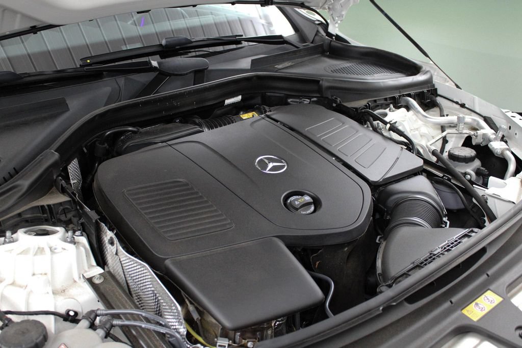 Used 2025 Mercedes-Benz GLC 300 4MATIC image 39