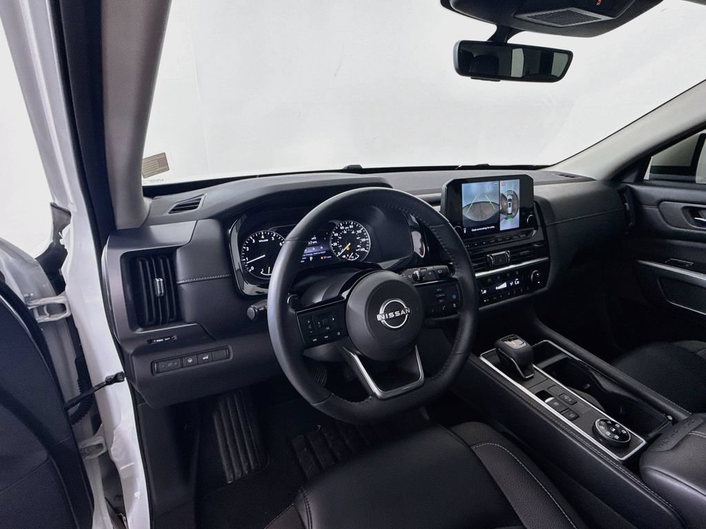 Used 2023 Nissan Pathfinder SL w/ Lighting Package (N92) AWD/4WD image 9