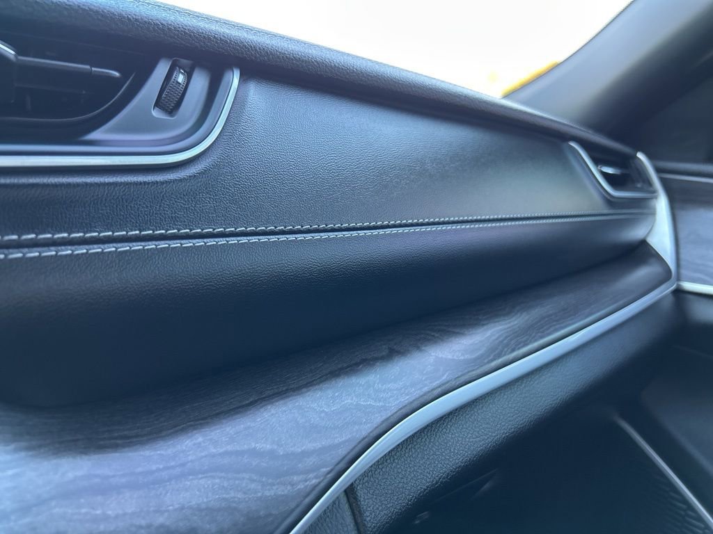 Used 2025 Jeep Grand Cherokee L Limited w/ Black Appearance Package image 31