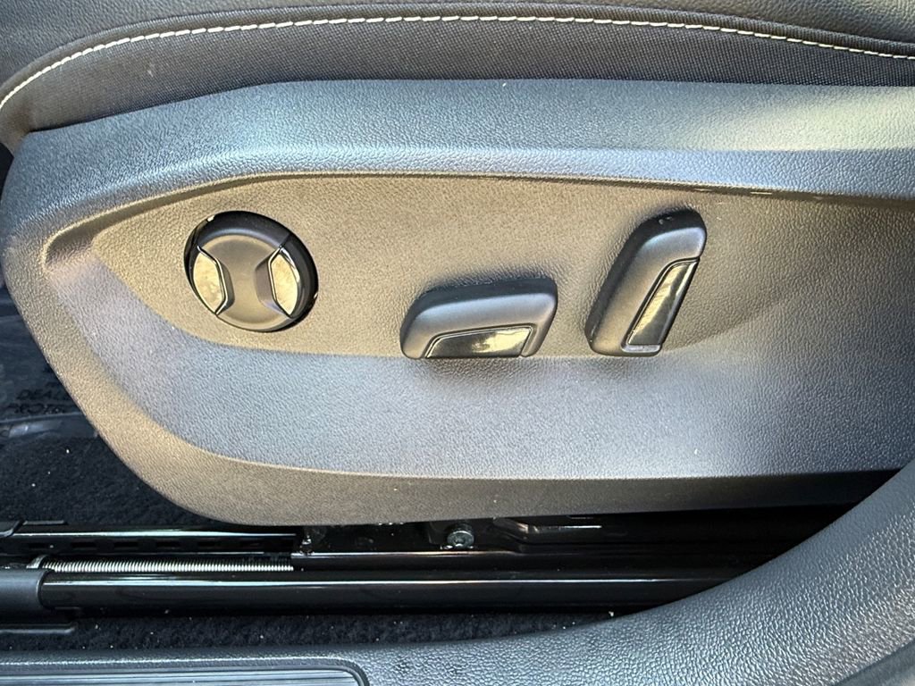 Used 2022 Volkswagen Taos SE w/ IQ.Drive SE Package image 10