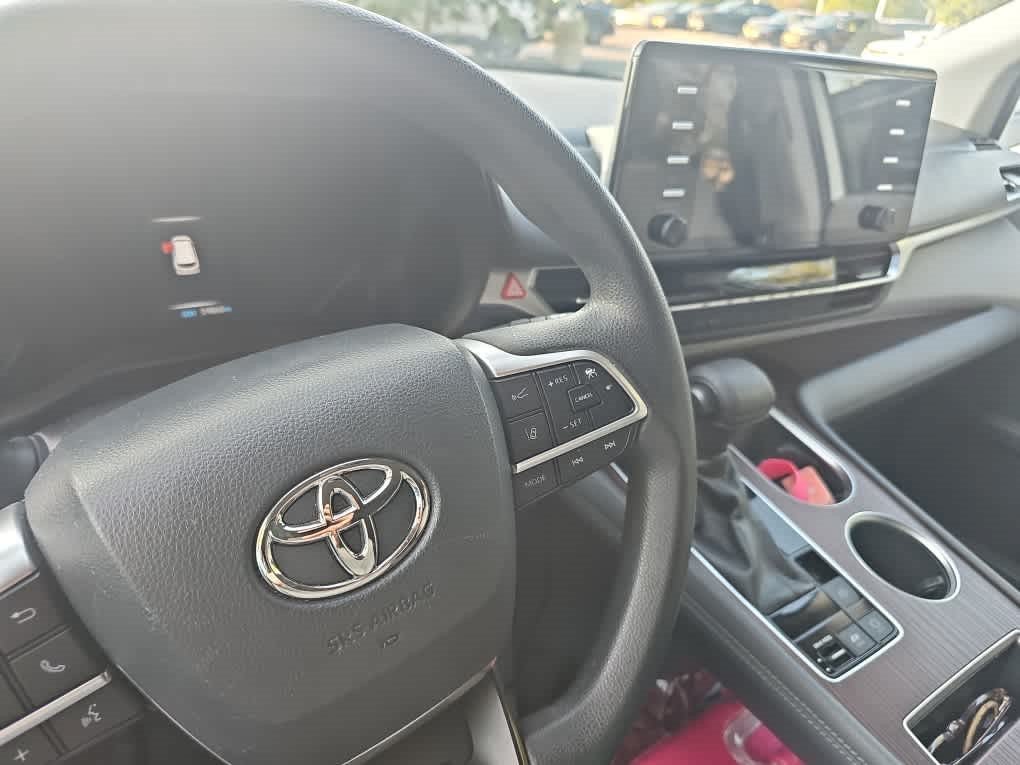 Used 2021 Toyota Sienna LE FWD image 7