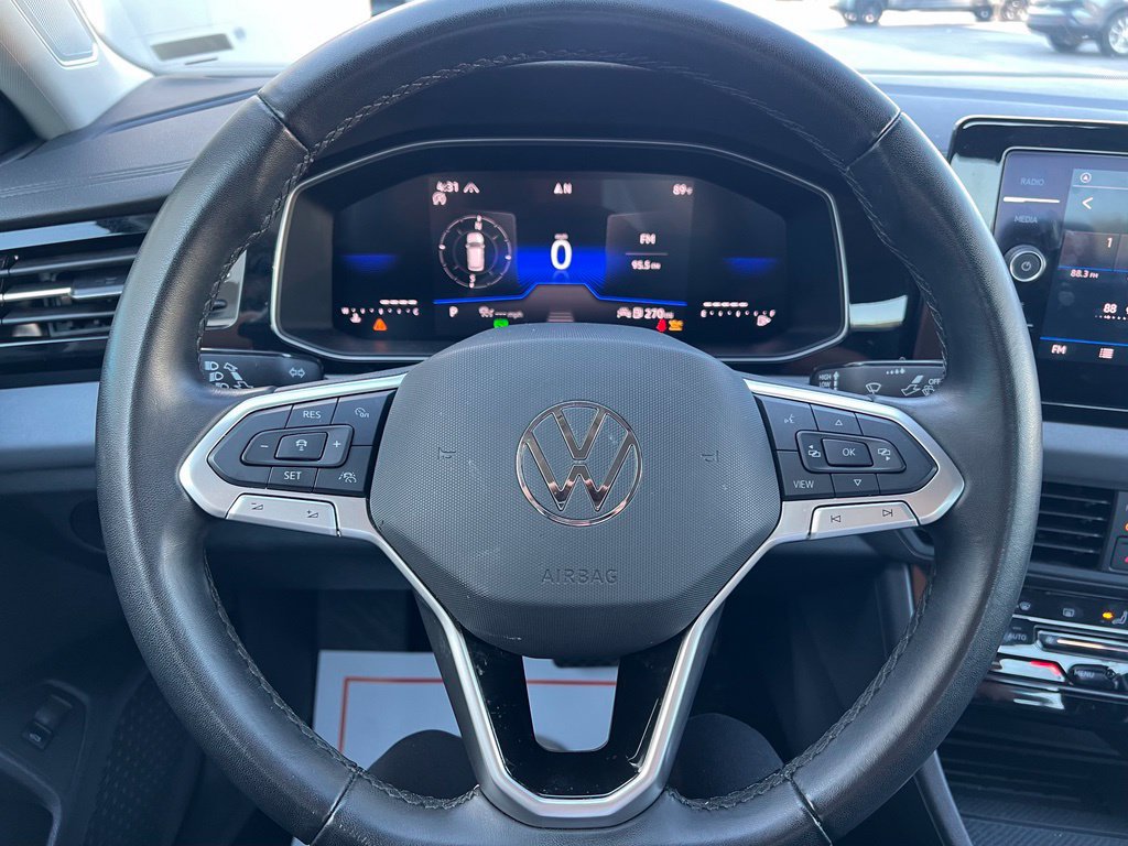 Used 2025 Volkswagen Jetta SE FWD image 13