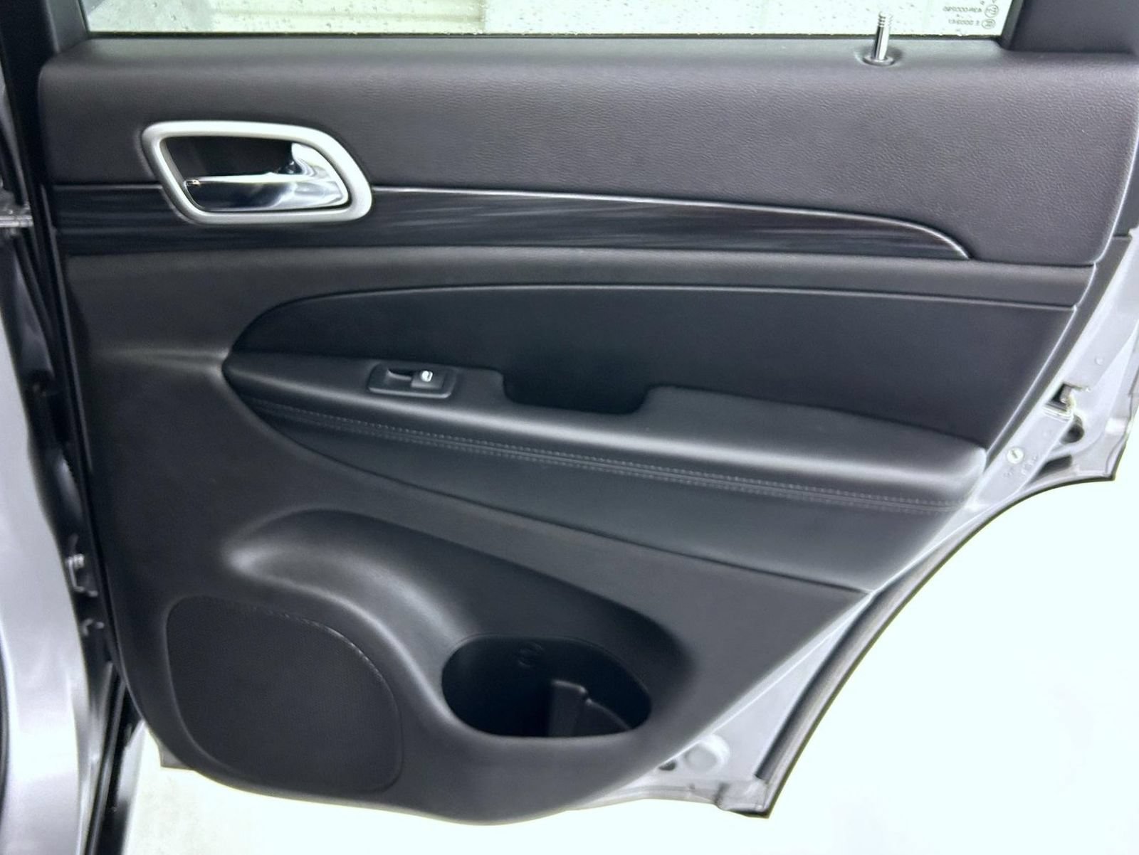 Used 2019 Jeep Grand Cherokee Laredo AWD/4WD image 17