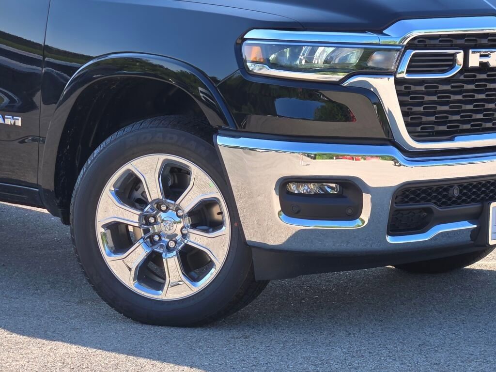 New 2026 RAM 1500 4x4 Crew Cab image 3