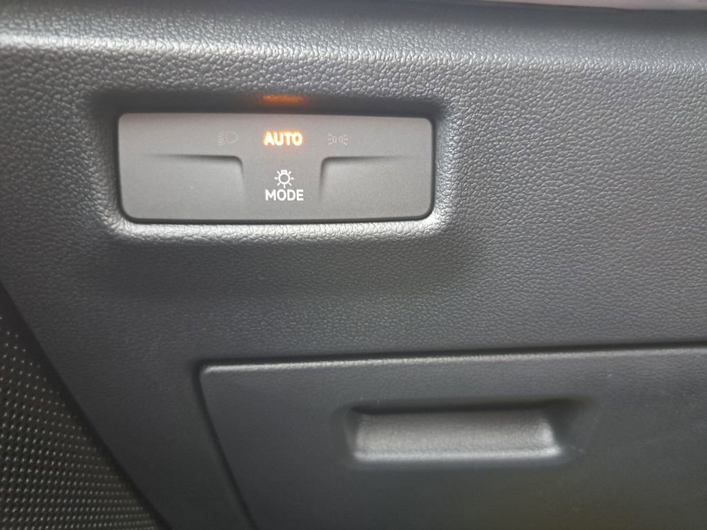 New 2026 Volkswagen Tiguan SE image 14