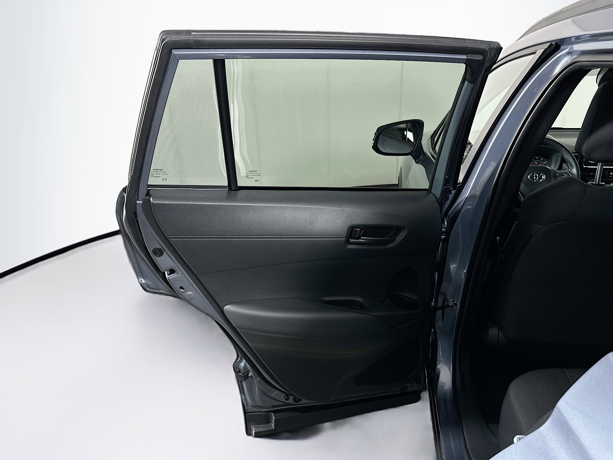 Used 2025 Toyota Corolla Cross LE image 25