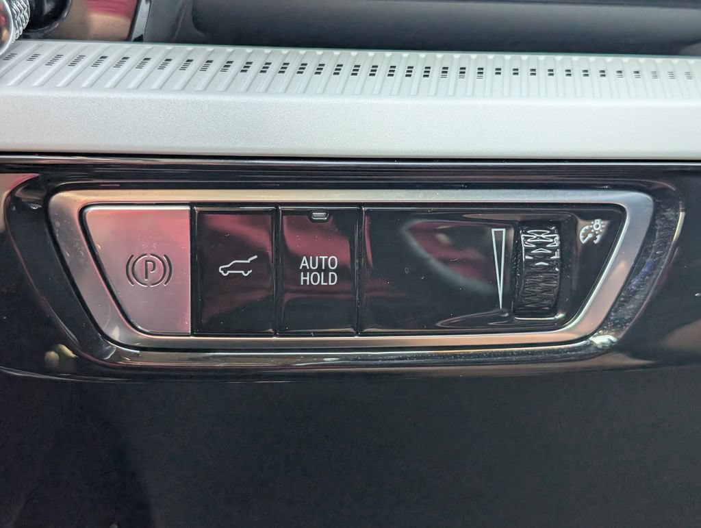 Certified 2025 Cadillac Optiq Sport 2 w/ LPO, Floor Liner Package AWD/4WD image 31