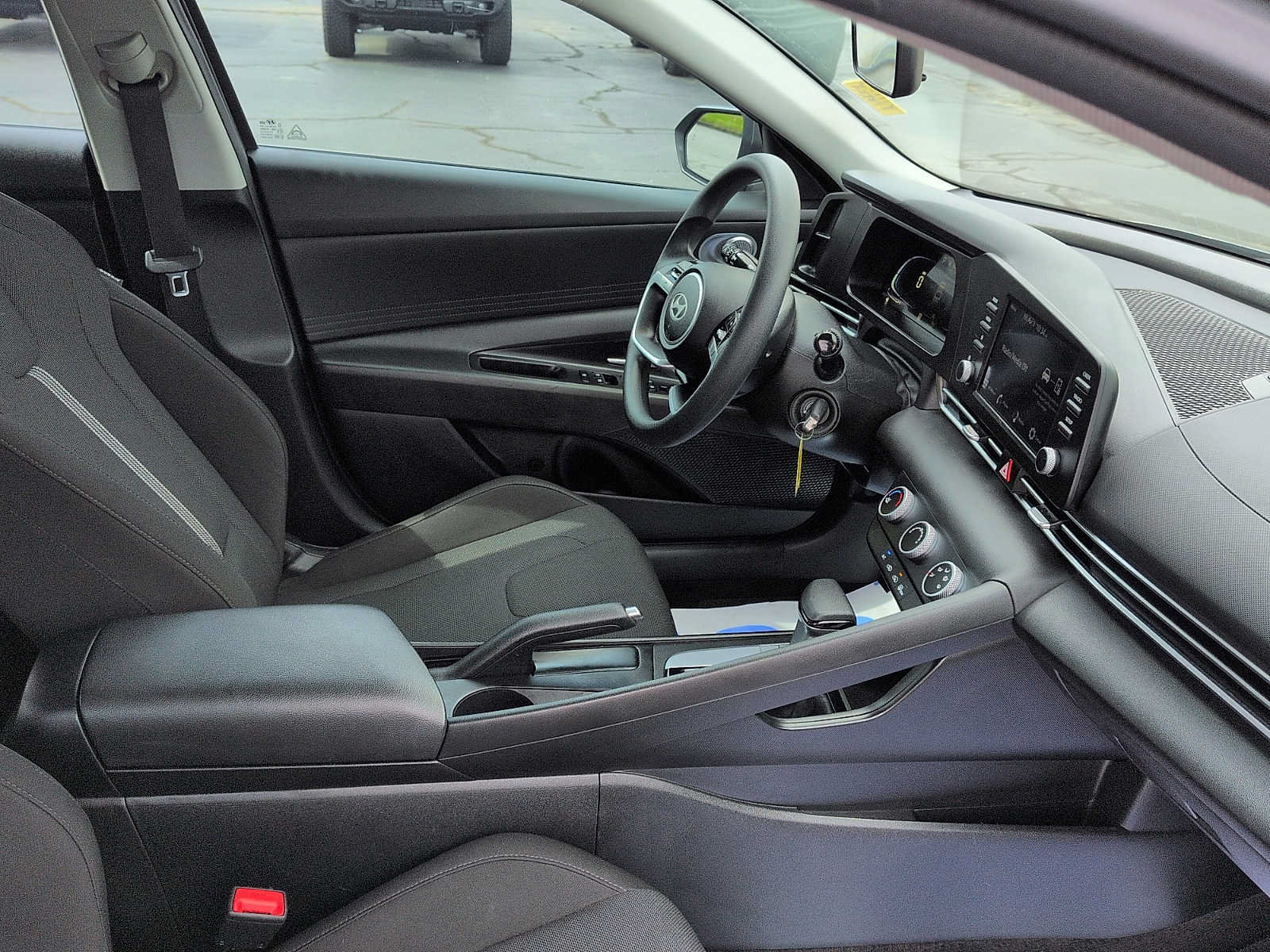 Used 2024 Hyundai Elantra SE FWD image 10