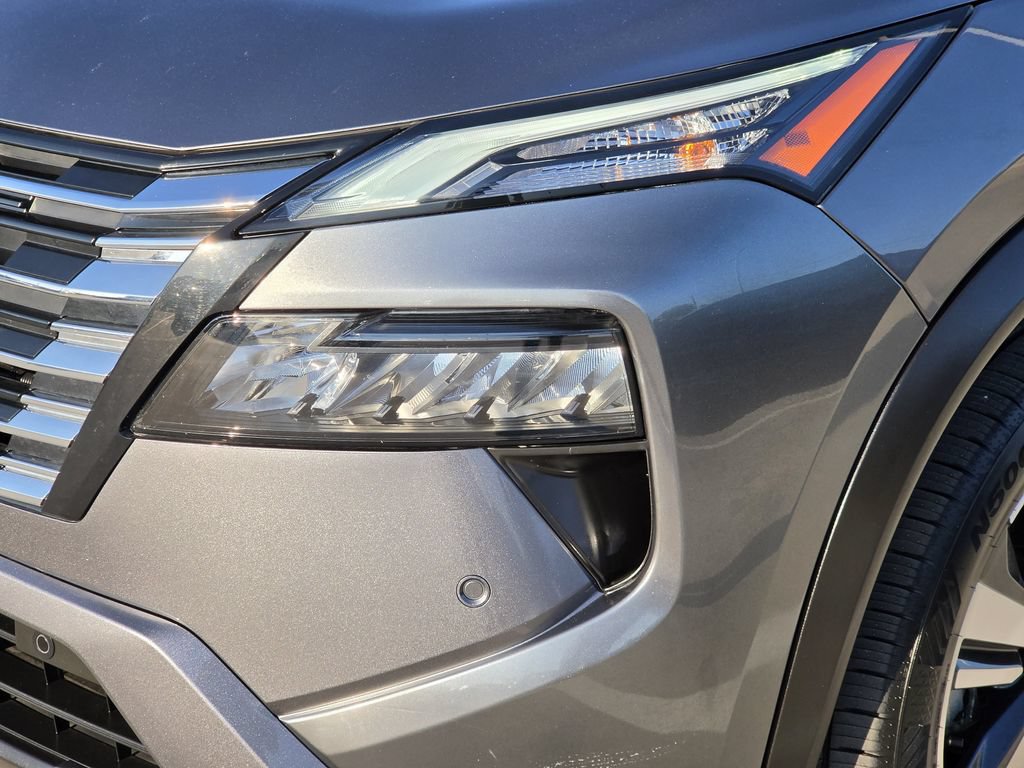 Used 2025 Nissan Rogue SL w/ SL Premium Package FWD image 6