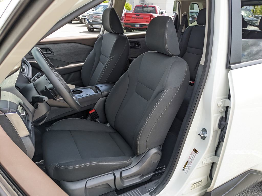 Used 2023 Nissan Rogue S image 32
