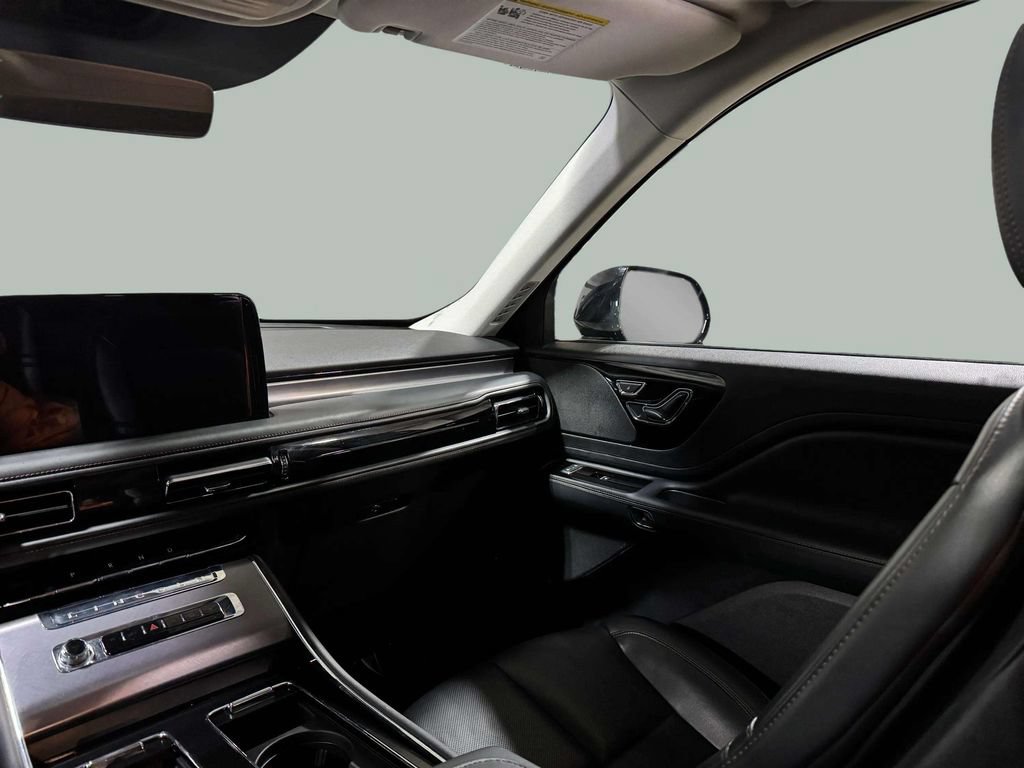 Certified 2025 Lincoln Aviator AWD image 21