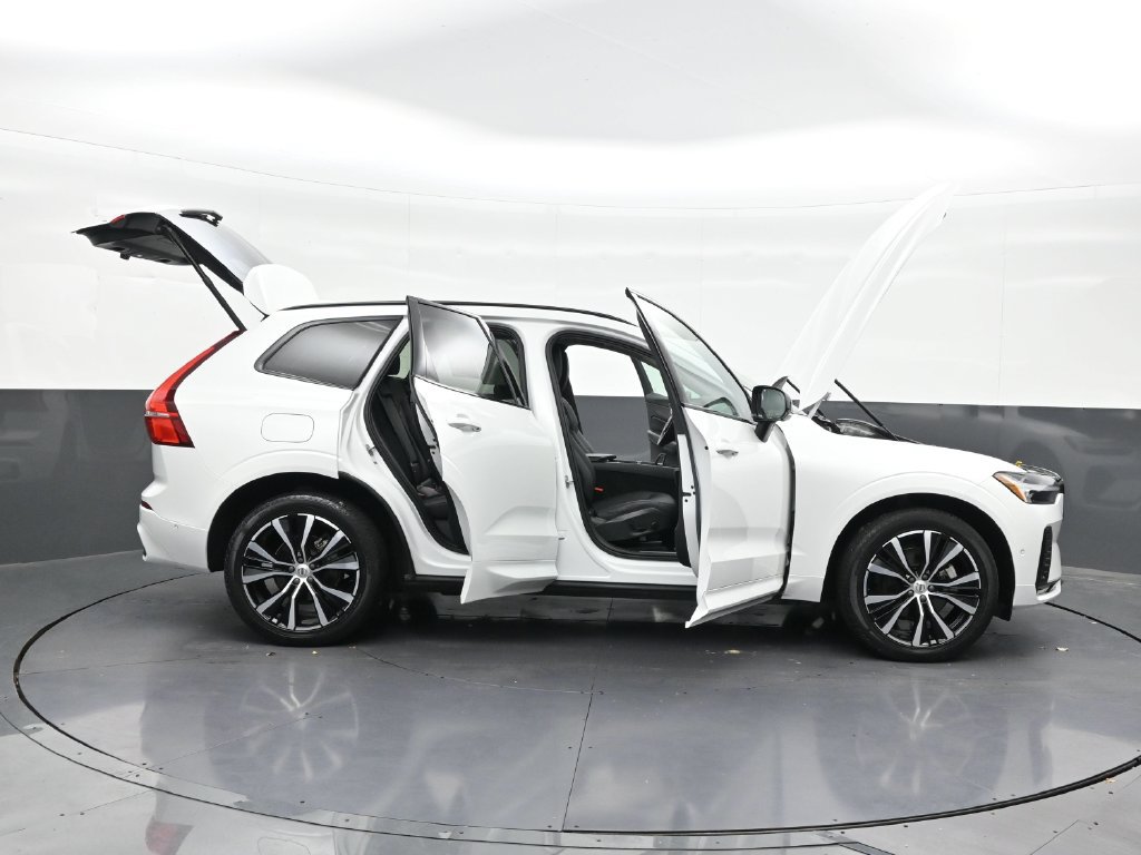 Certified 2024 Volvo XC60 B5 Plus AWD/4WD image 36